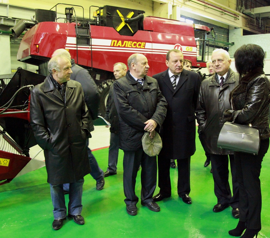 Валерий Жмайлик с членами комиссии