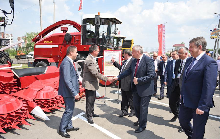 Весна в Гомеле-2015: у гомсельмашевской экспозиции