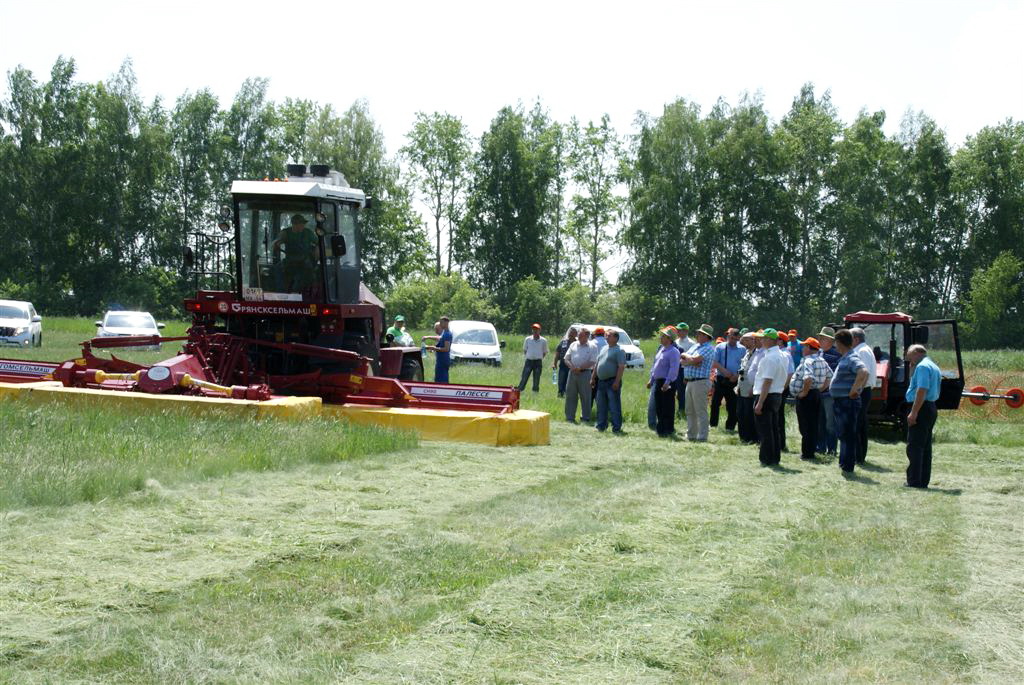 На показе техники