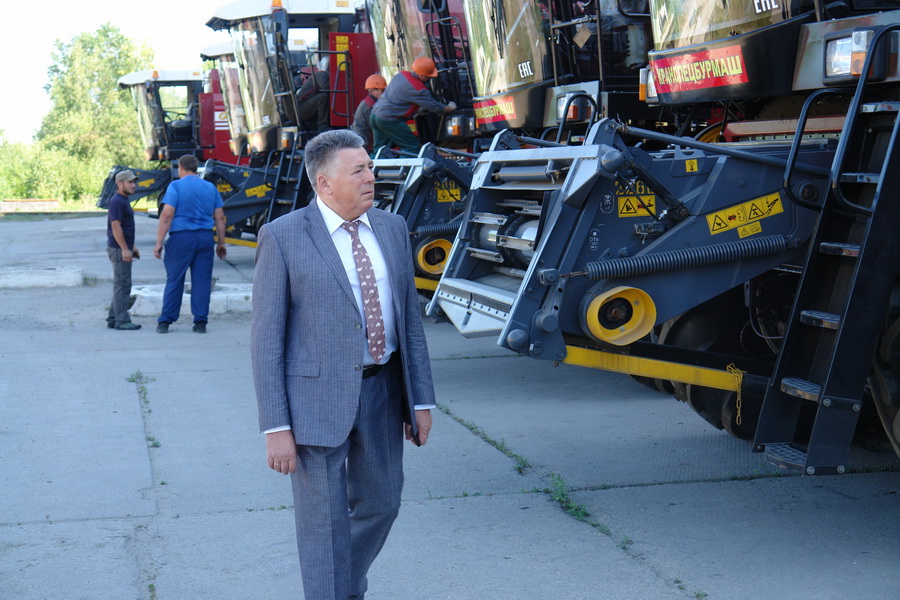 Александр Камко у комбайнов совместного производства