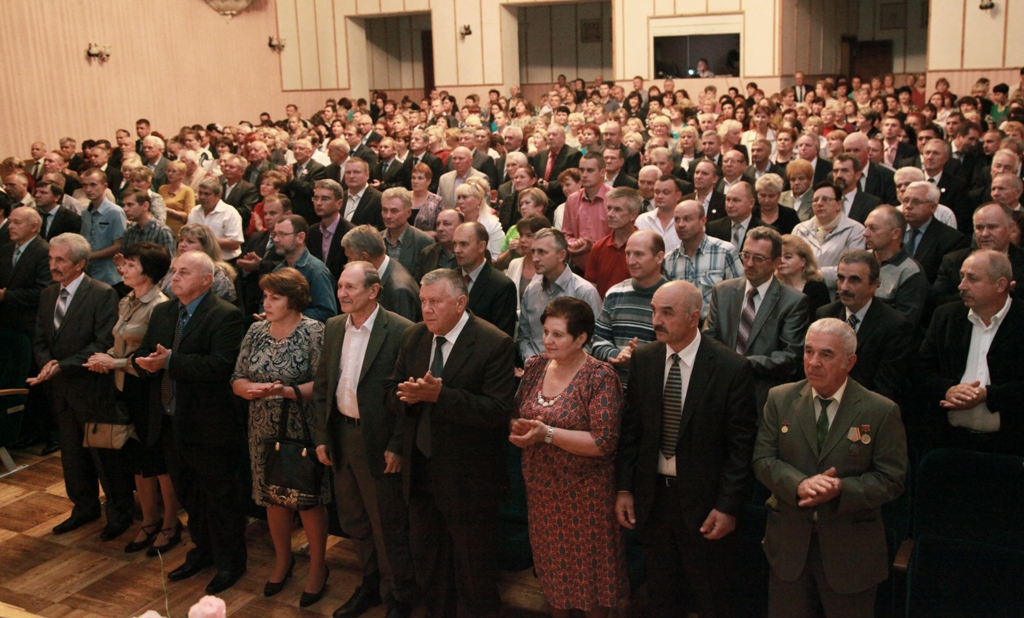 Торжественное собрание к Дню машиностроителя и 85-летию завода