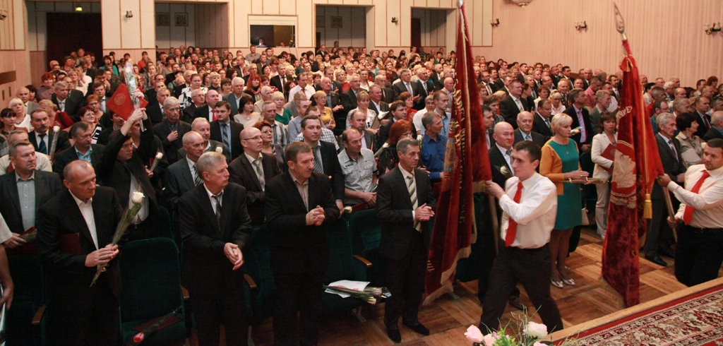 Торжественное собрание к Дню машиностроителя и 85-летию завода