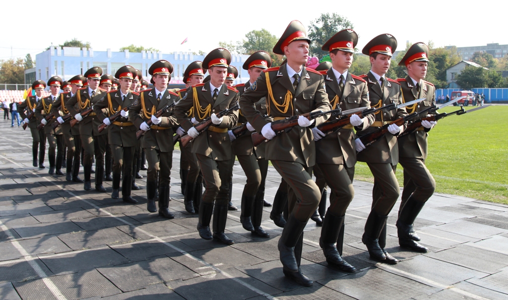 День машиностроителя: рота почетного караула