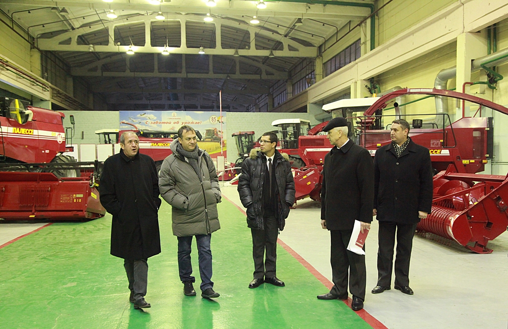 Турецкая делегация на постоянно действующей выставке