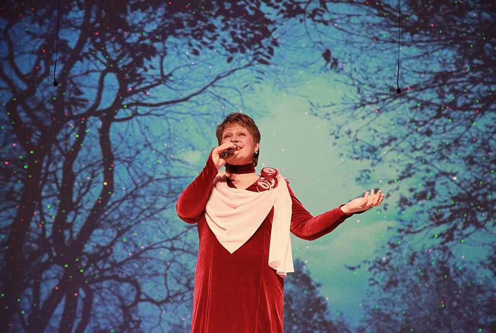 Поет Ирина Крючкова