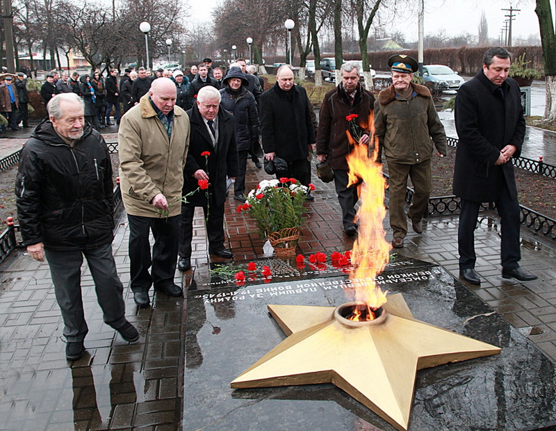 Цветы к Монументу