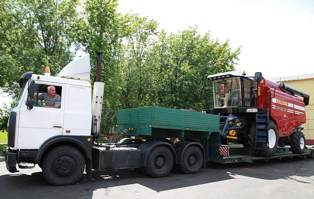 Отгрузка зерноуборочного комбайна Палессе GS12А1