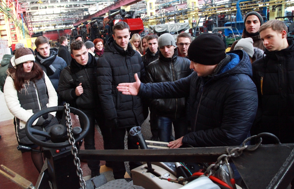 В сборочно-сдаточном цехе