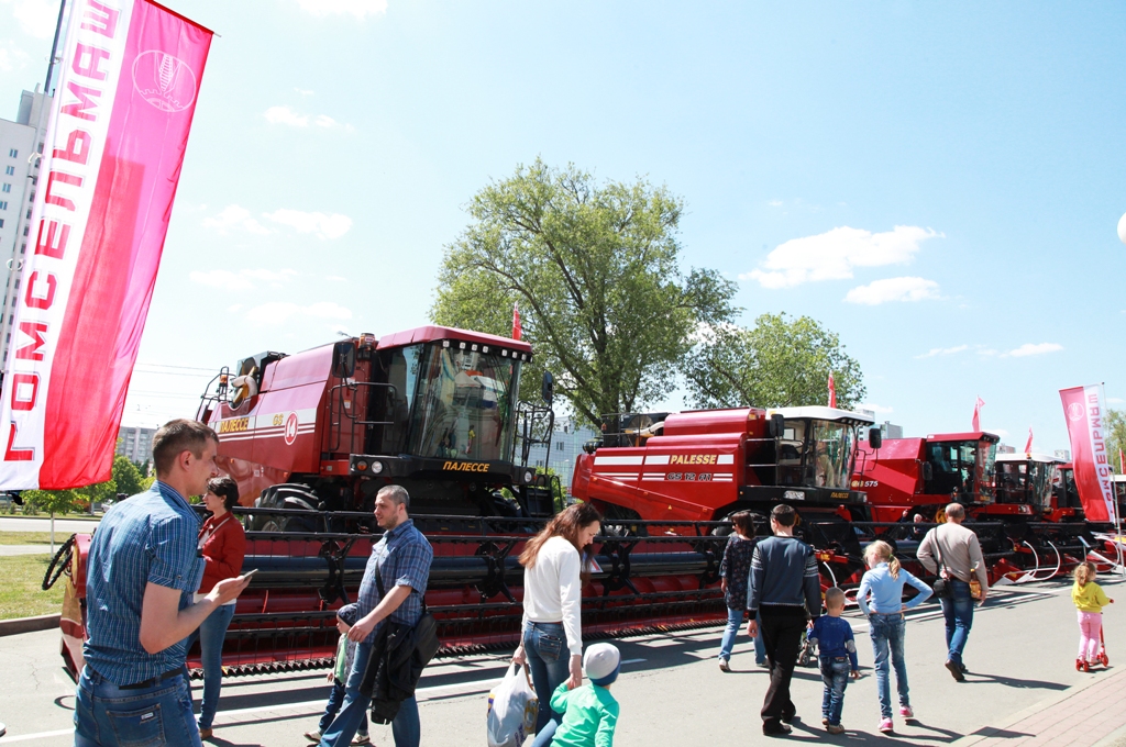 У гомсельмашевской экспозиции