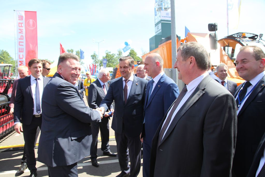 У гомсельмашевской экспозиции