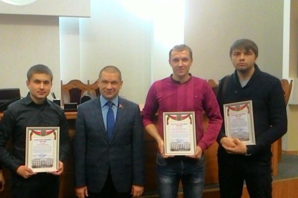 Молодые гомсельмашевцы и Олег Ядренцев