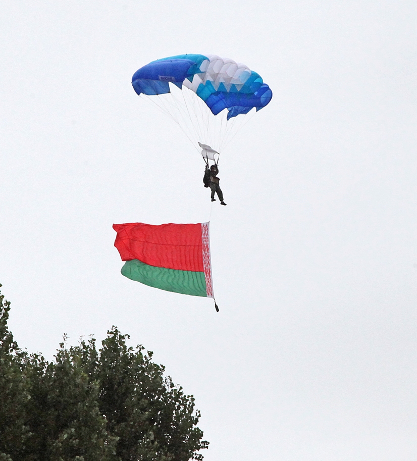 Парашютист