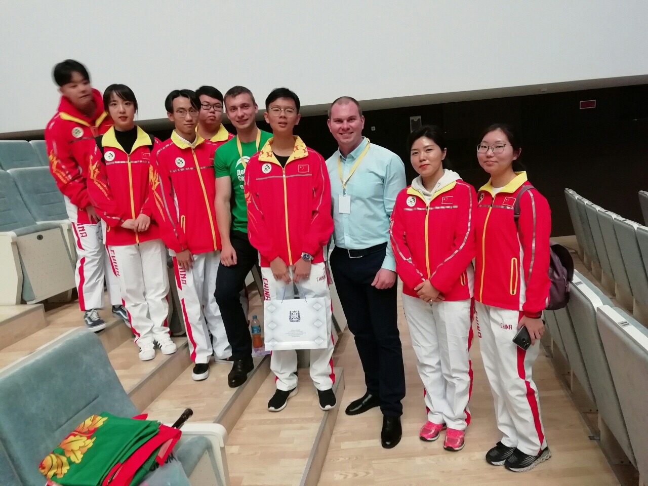 С командой из КНР