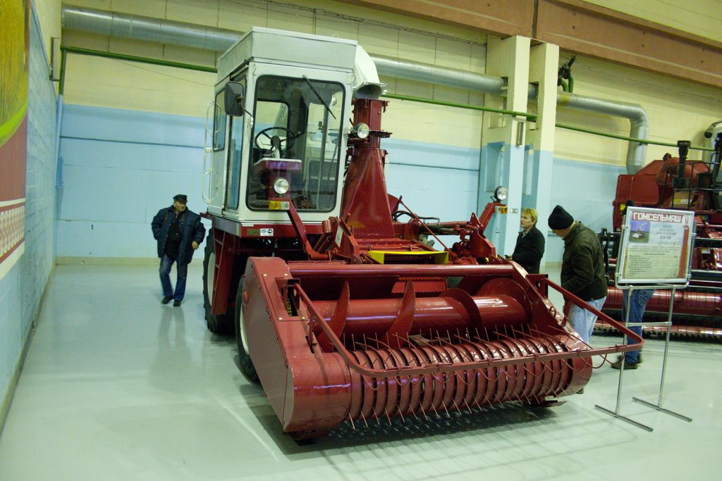 У исторического комбайна