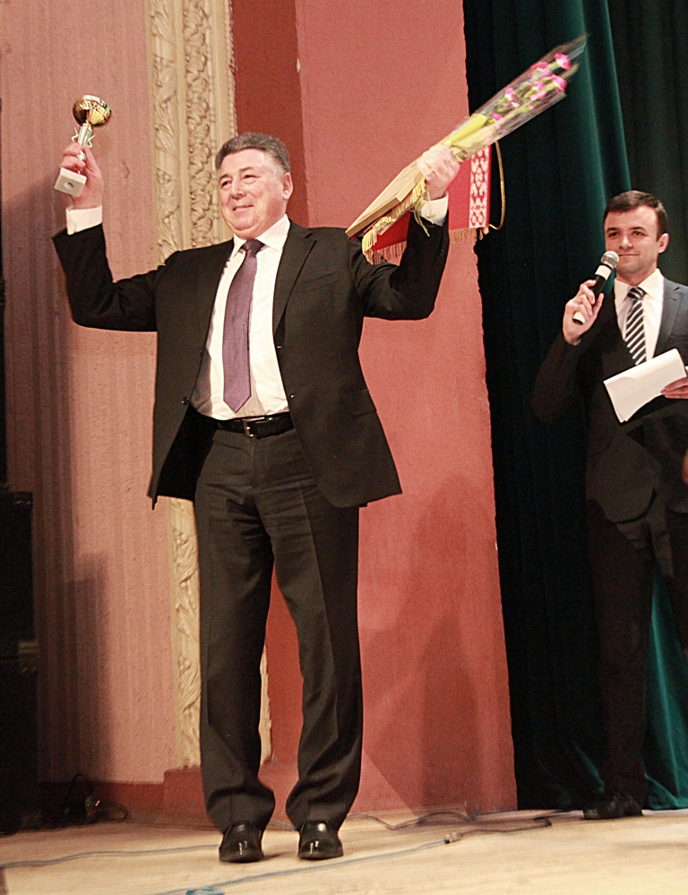 Награду вручают генеральному директору ОАО ''Гомсельмаш'' Александру Камко