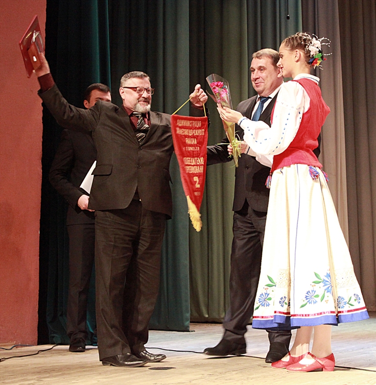 Награду вручают директору ОАО ''ГЗСИиТО'' Виктору Крепостнову