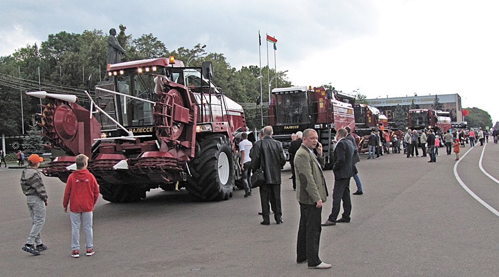 На площади Ленина