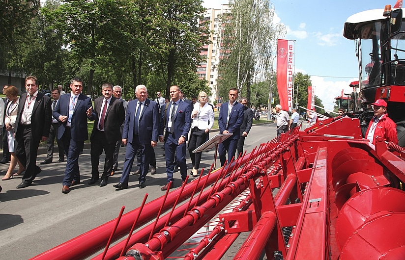 У гомсельмашевской экспозиции