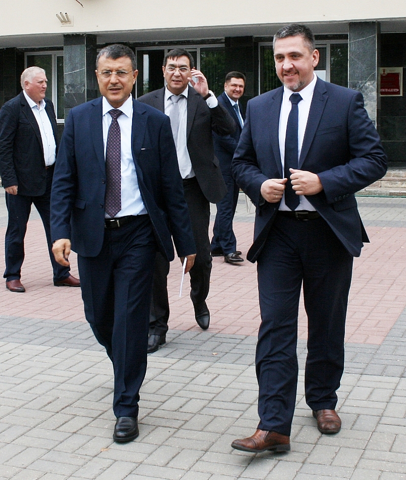 Визит Отажонова