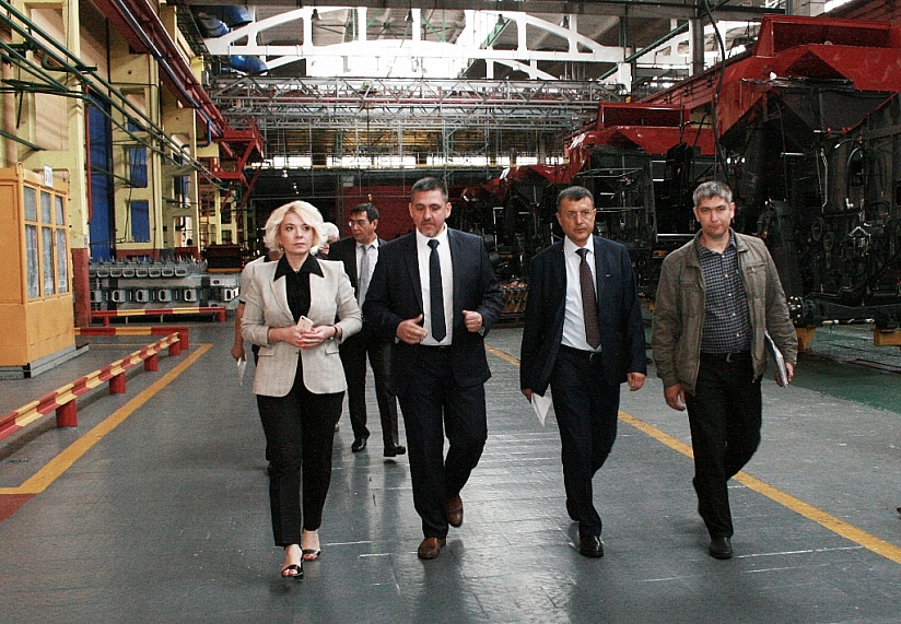 Визит Отажонова