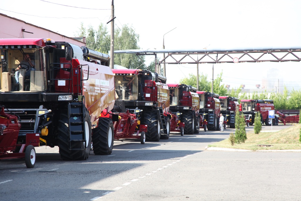 2020_07_30_комбайны в хозяйства.jpg