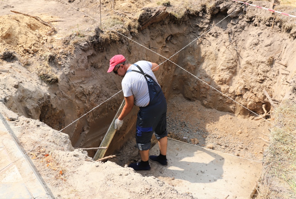 2021_07_29_сквер - котлован.jpg