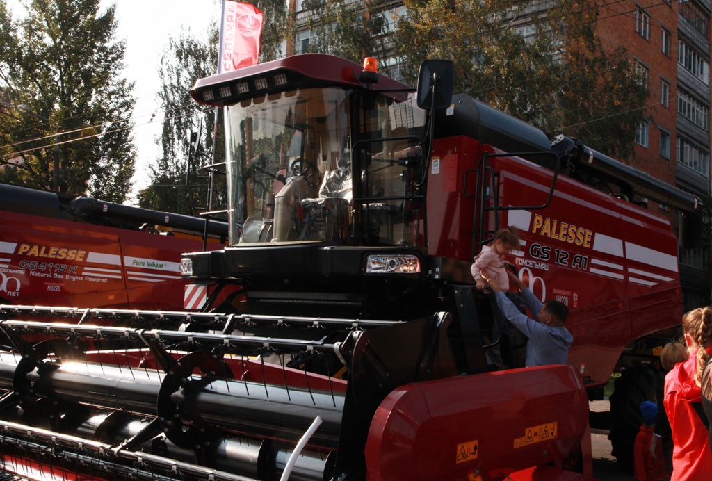 2020_09_29_праздник ДМ-выставка комбайнов2.jpg