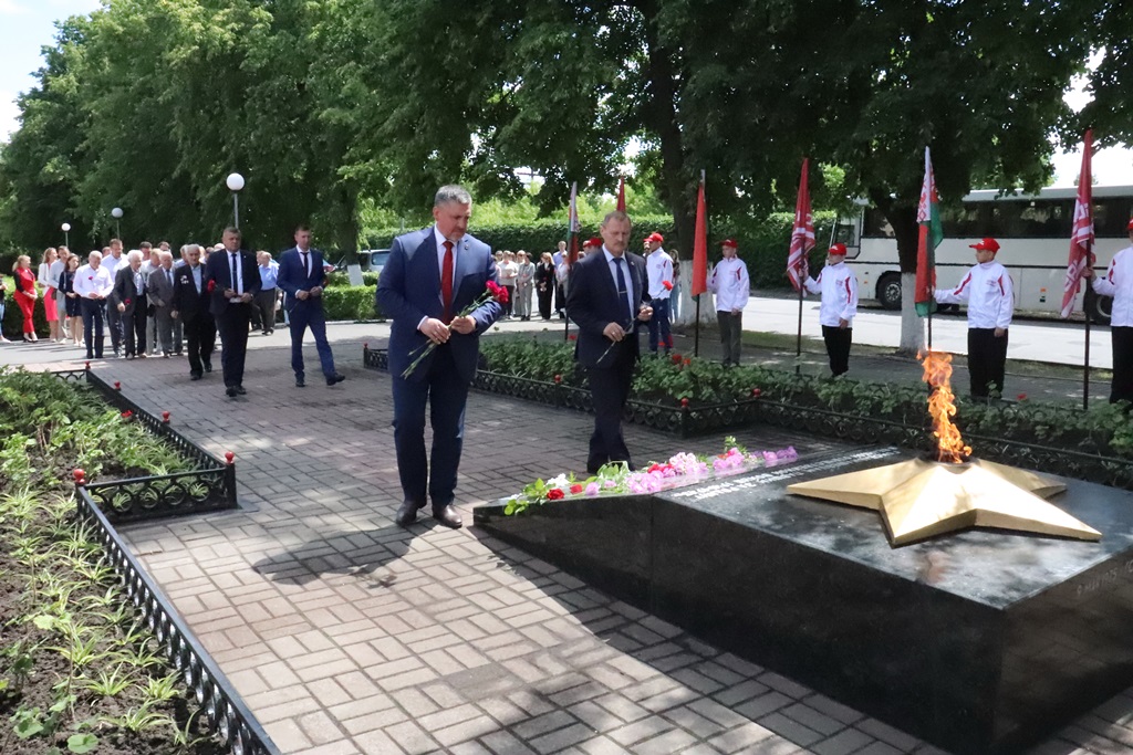 2022_06_23_возложение 2.JPG