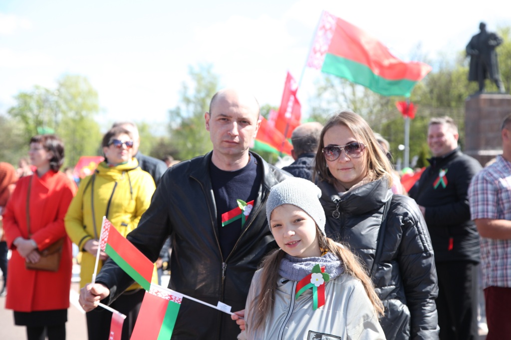 2021_05_14_шествие - семья.jpg