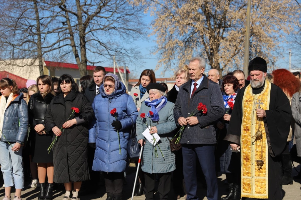 2022_03_24_возложение 1.jpg