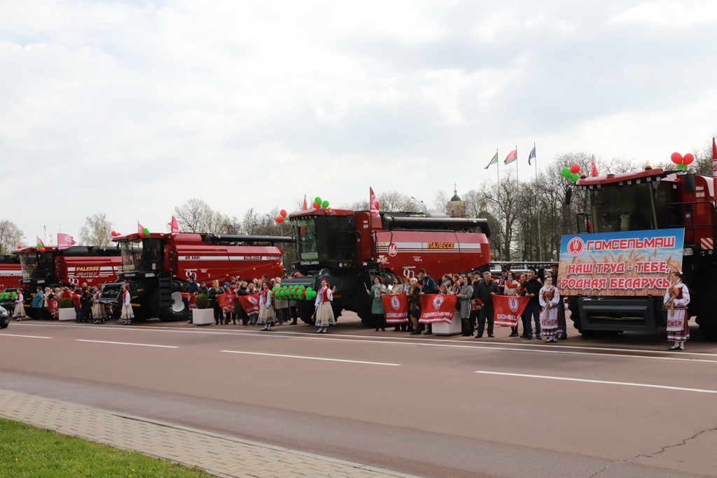 2021_05_04_Первомай - у комбайнов.jpg