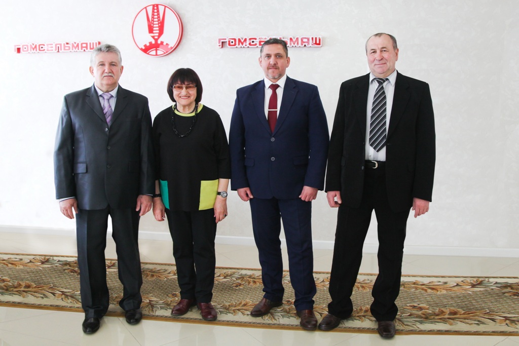 2020_04_23_заслуженные с гендиректором.JPG