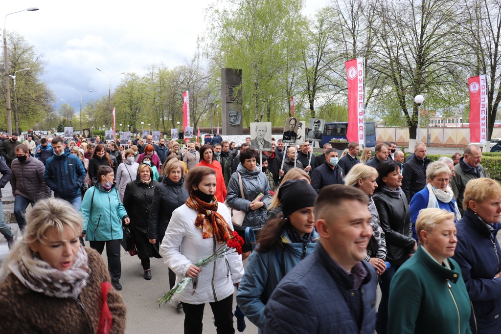 2021_05_14_возложение - колонна.jpg