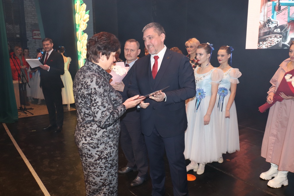 2022_03_11_День женщин-завод 1.jpg