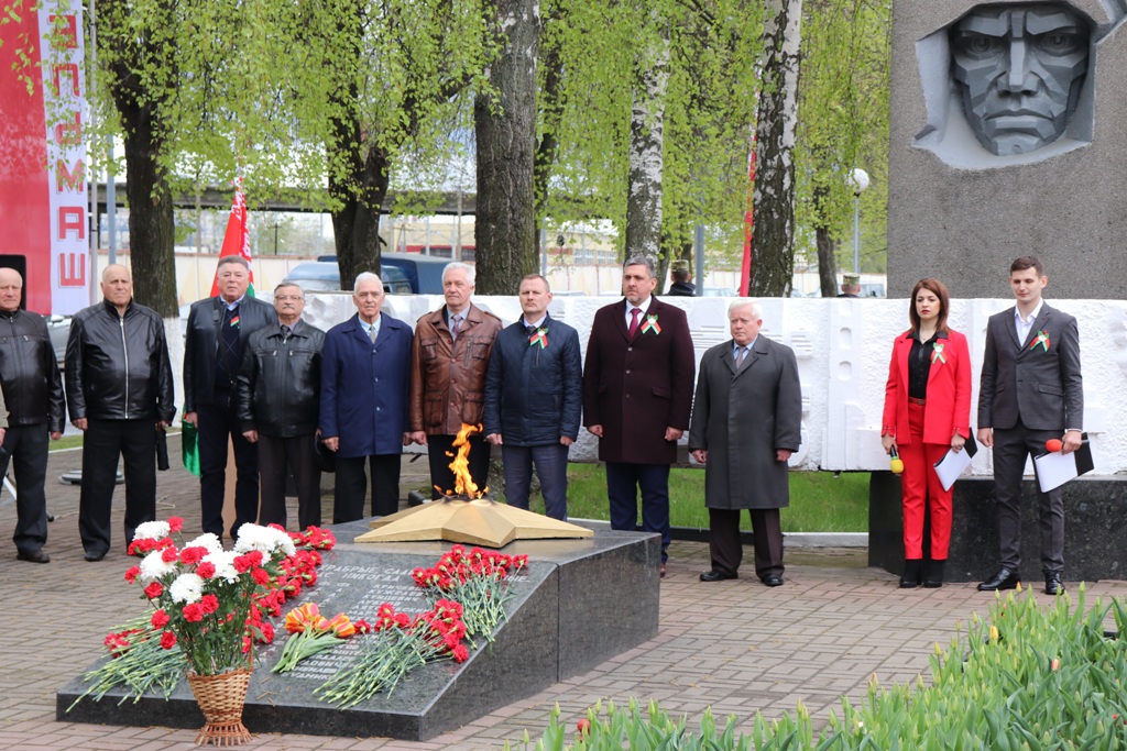 2021_05_14_возложение - минута молчания.jpg