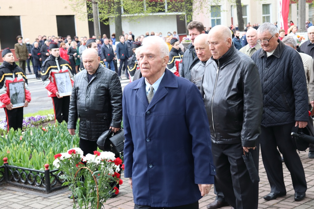 2021_05_14_возложение - цветы к монументу.jpg