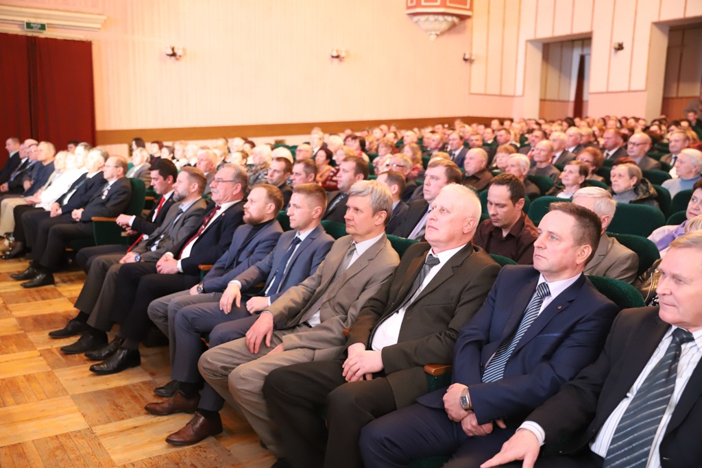 2022_04_19_юбилей - зал.jpg