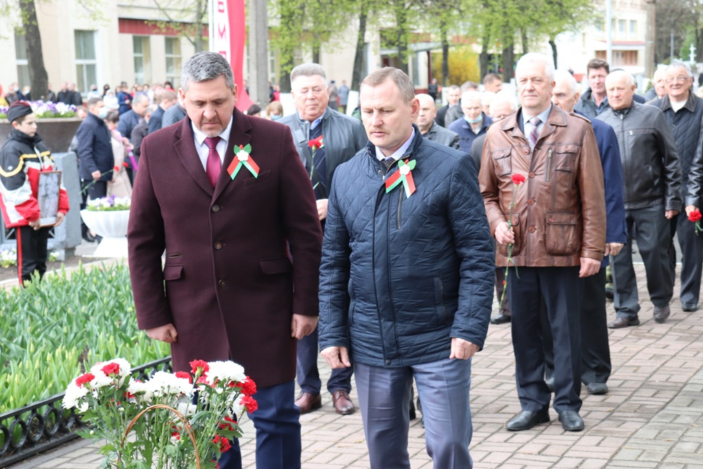 2021_05_14_возложение - Новиков и Швед.jpg