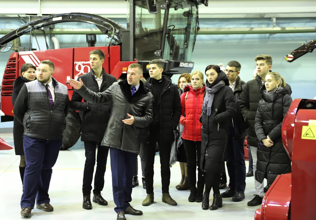 2021_12_16_молодые гости.jpg