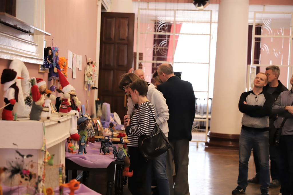 2022_04_19_юбилей - на выставке.jpg