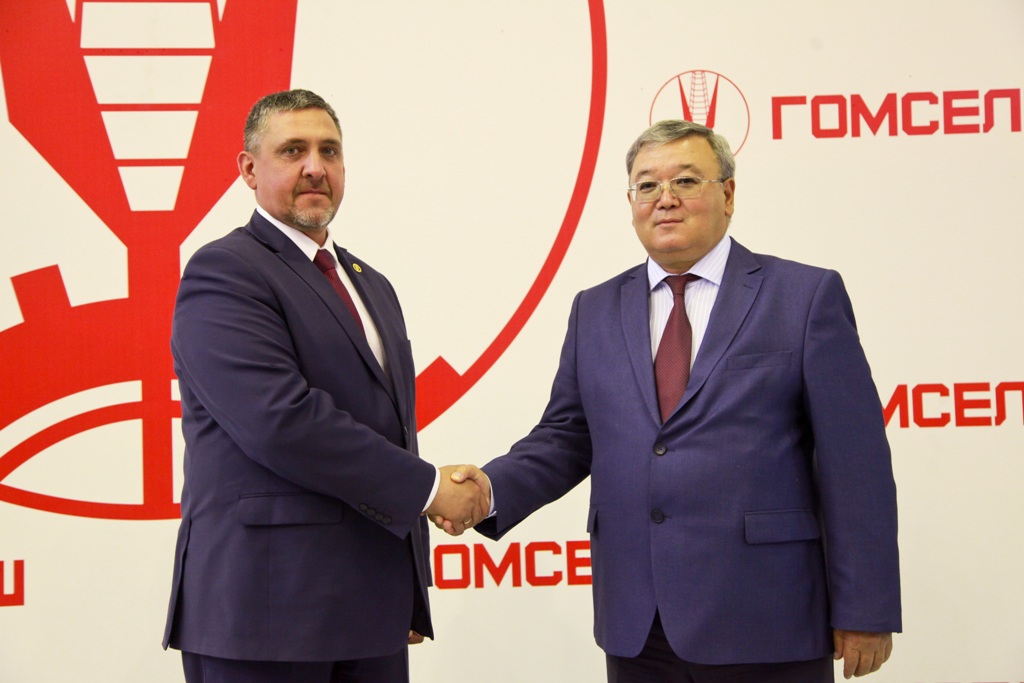 2021_06_22_Новиков и Бейсенбаев - рукопожатие.jpg