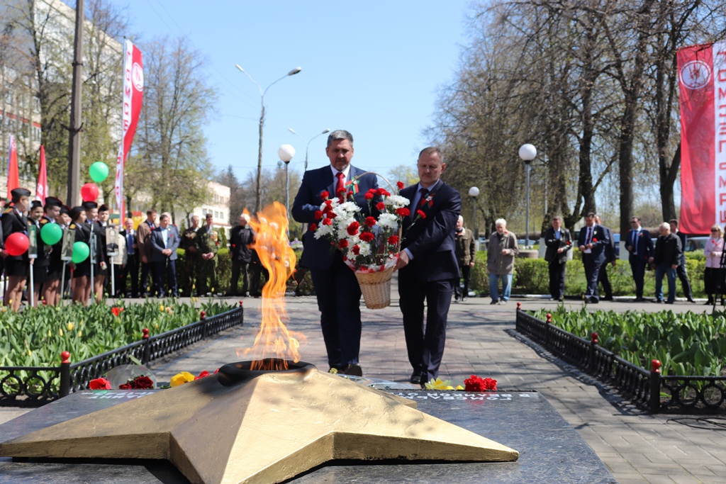 2022_05_10_возложение 1.JPG