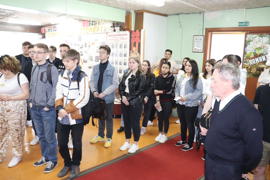 2021_06_03_студенты в музее 2.jpg