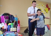 Представители «Гомсельмаша» поздравили воспитанников соцпедцентра