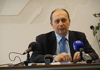 Министр промышленности поздравил с Днем защитников Отечества