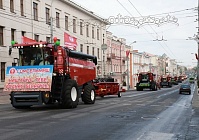 По главным улицам парадом прошествовали гомсельмашевские комбайны