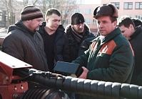 Гомсельмашевские конструкторы закладывают фундамент будущего урожая
